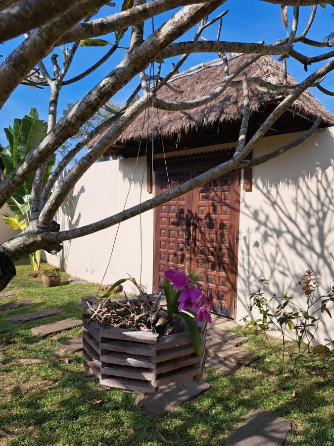Laura Guest House-Adult Only- Hua Thanon  エクステリア 写真