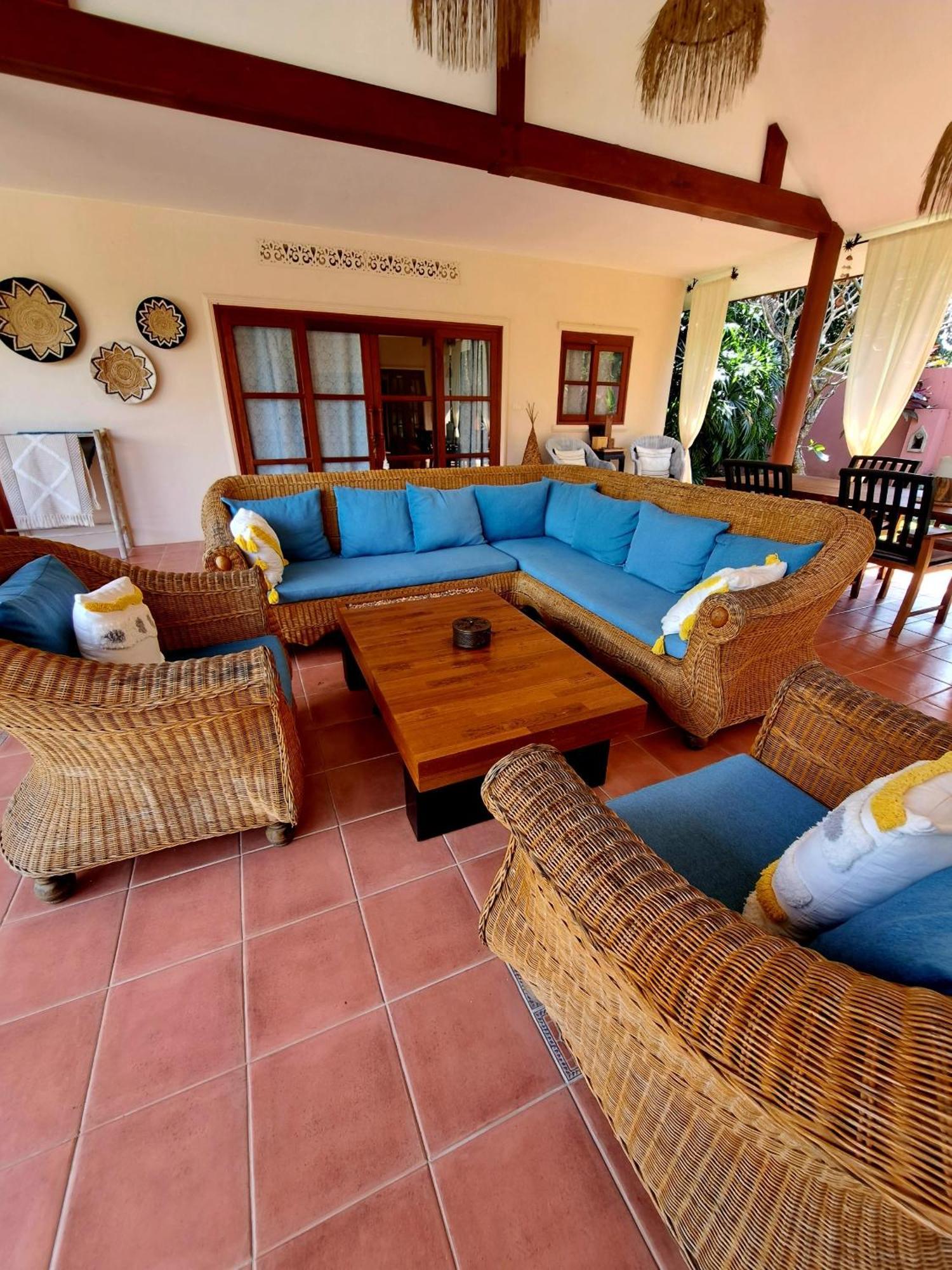 Laura Guest House-Adult Only- Hua Thanon  エクステリア 写真