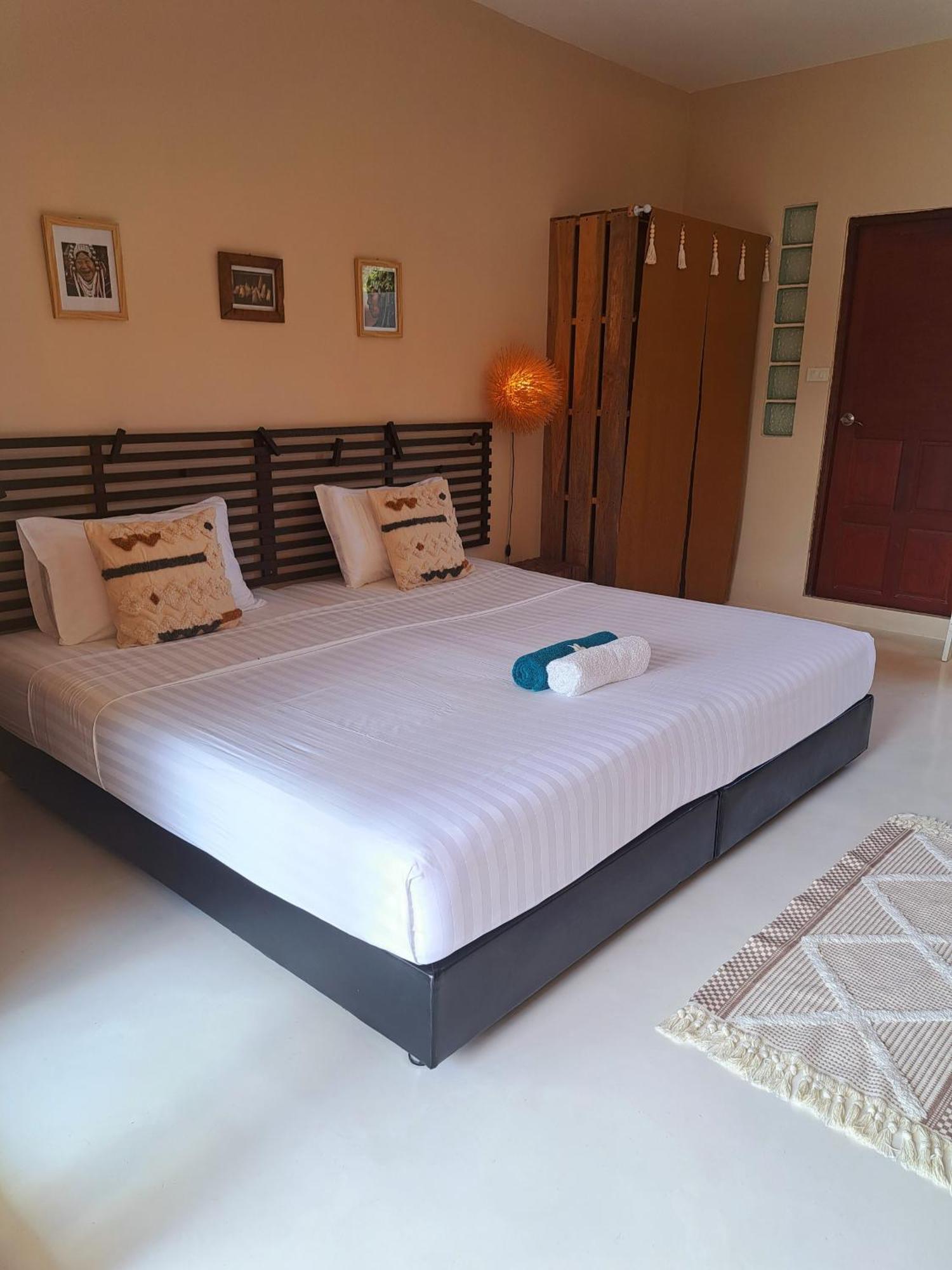Laura Guest House-Adult Only- Hua Thanon  エクステリア 写真