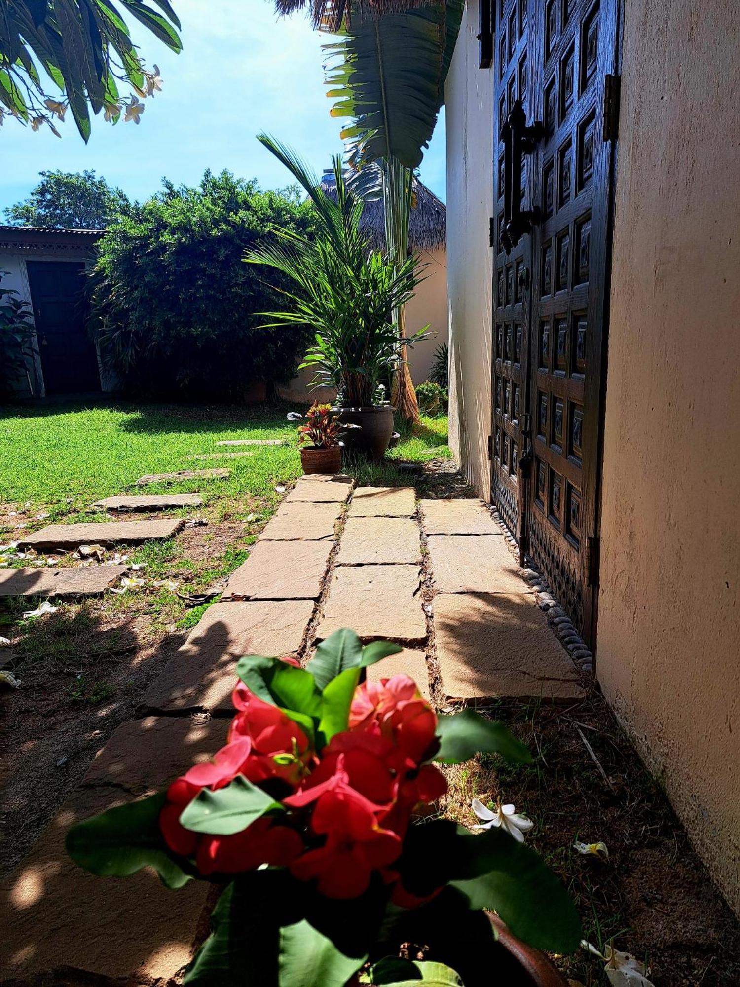 Laura Guest House-Adult Only- Hua Thanon  エクステリア 写真